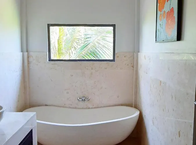 Medewi Manor Apartahotel 4*