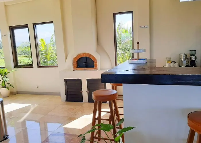 Medewi Manor 4*