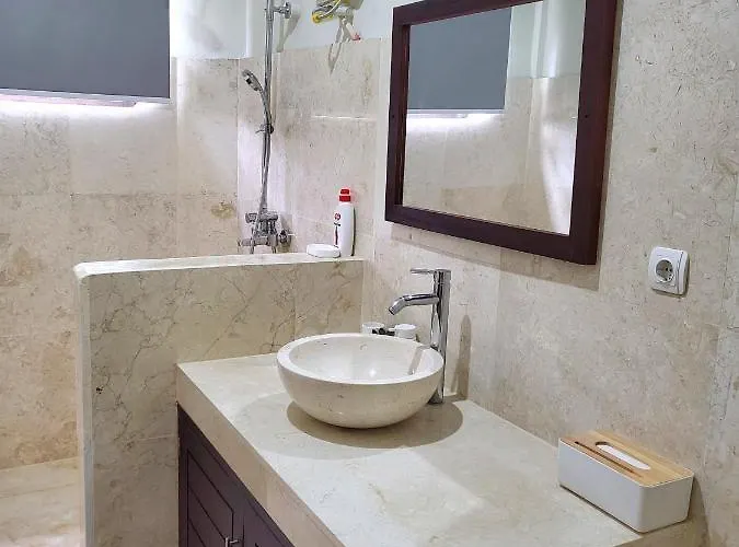 Medewi Manor Apartahotel 4*