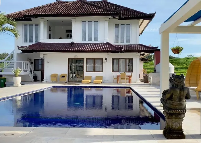 Medewi Manor 4*