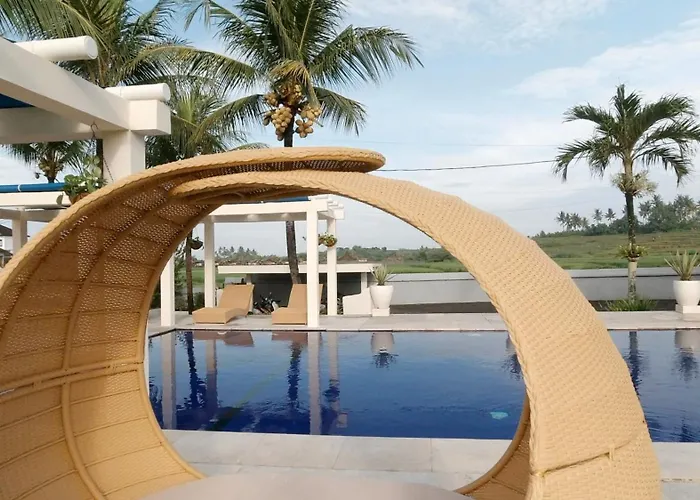 Medewi Manor Apartahotel 4*