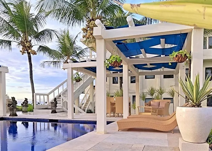 Apartahotel Medewi Manor 4*
